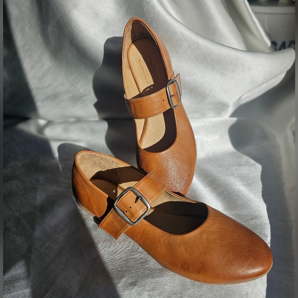 Miz Mooz Shoes - Miz Mooz Kaity Mary Jane Flats in Brandy EU39/US8.5-9